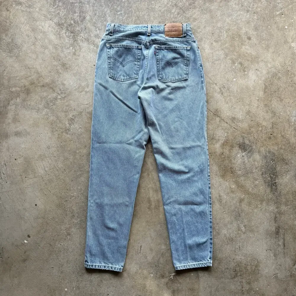 Vtg 1990s Levis 550 Lightwash Blue Jeans Size 32x32